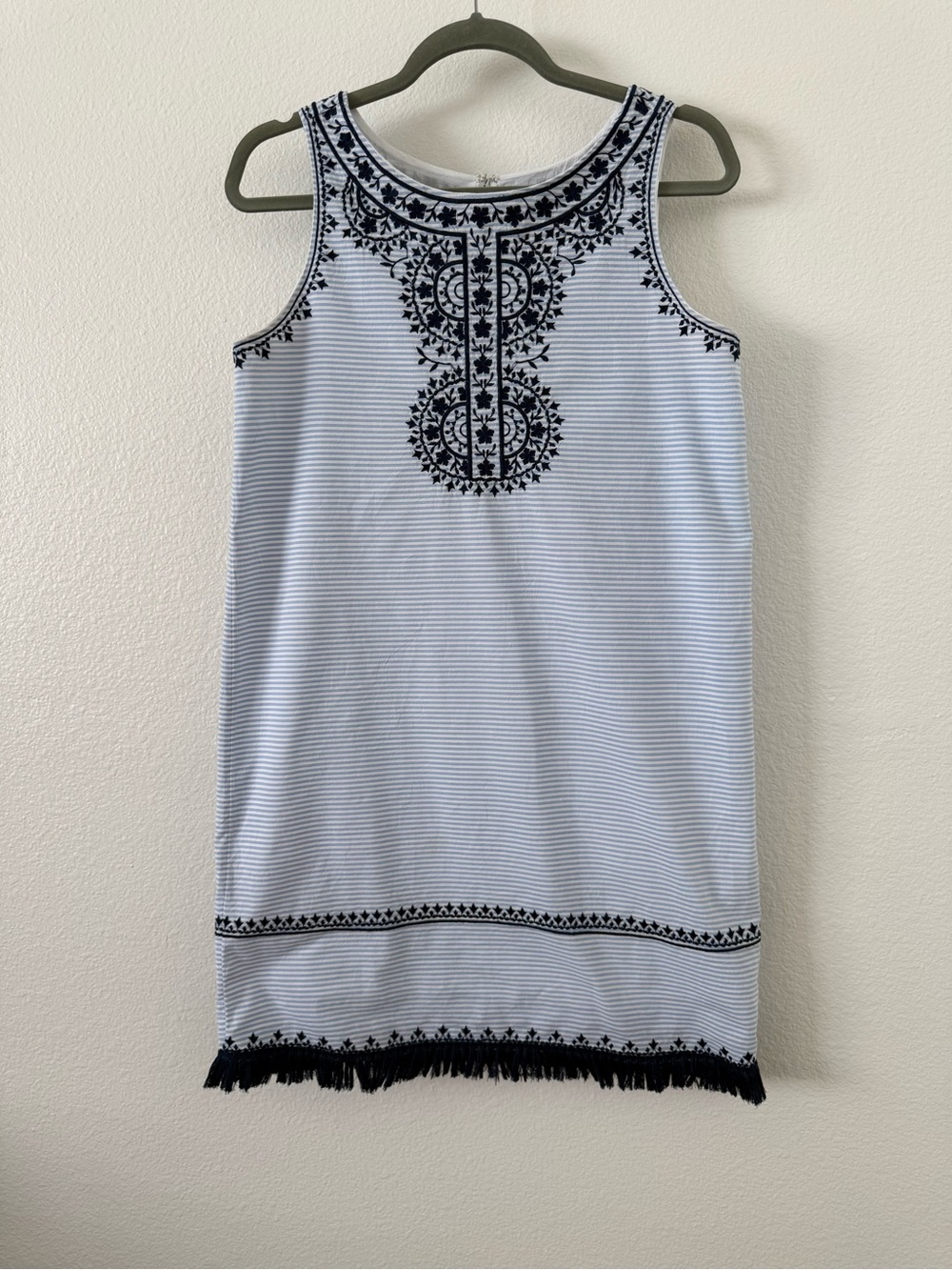 Vineyard Vines embroidered dress white/blue size 2 natural fiber preloved cotton